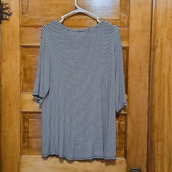 Kim and Cami 2X short sleeve top - Picture 2 of 3